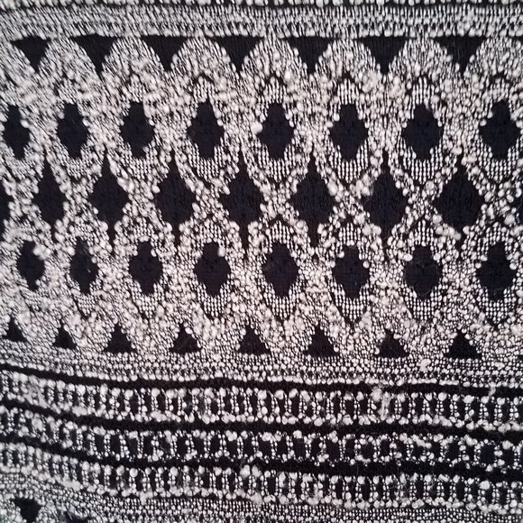 Geometric top - Picture 3 of 5